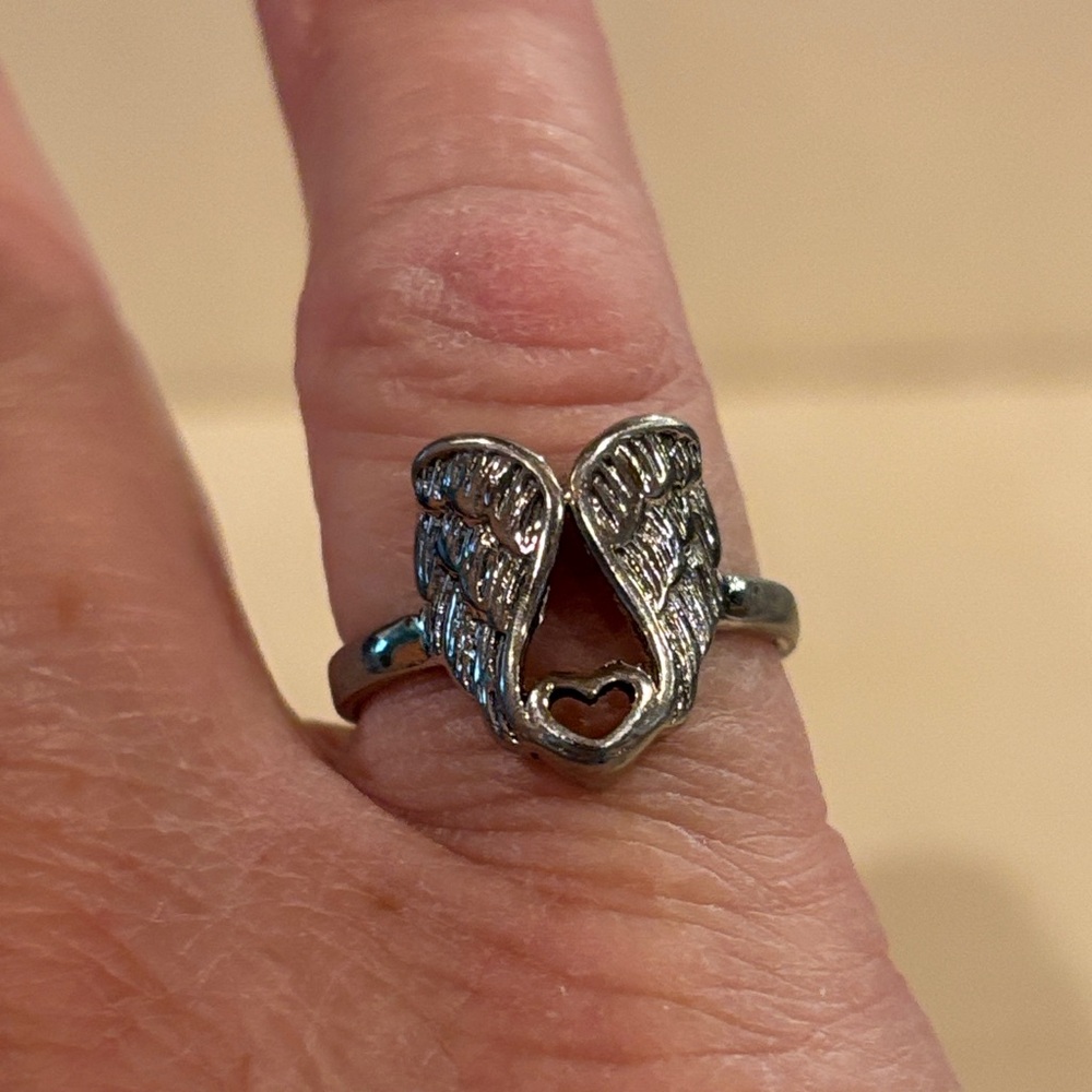Silver Toned Angel Wing Heart Ring. Size 7 Good Condition